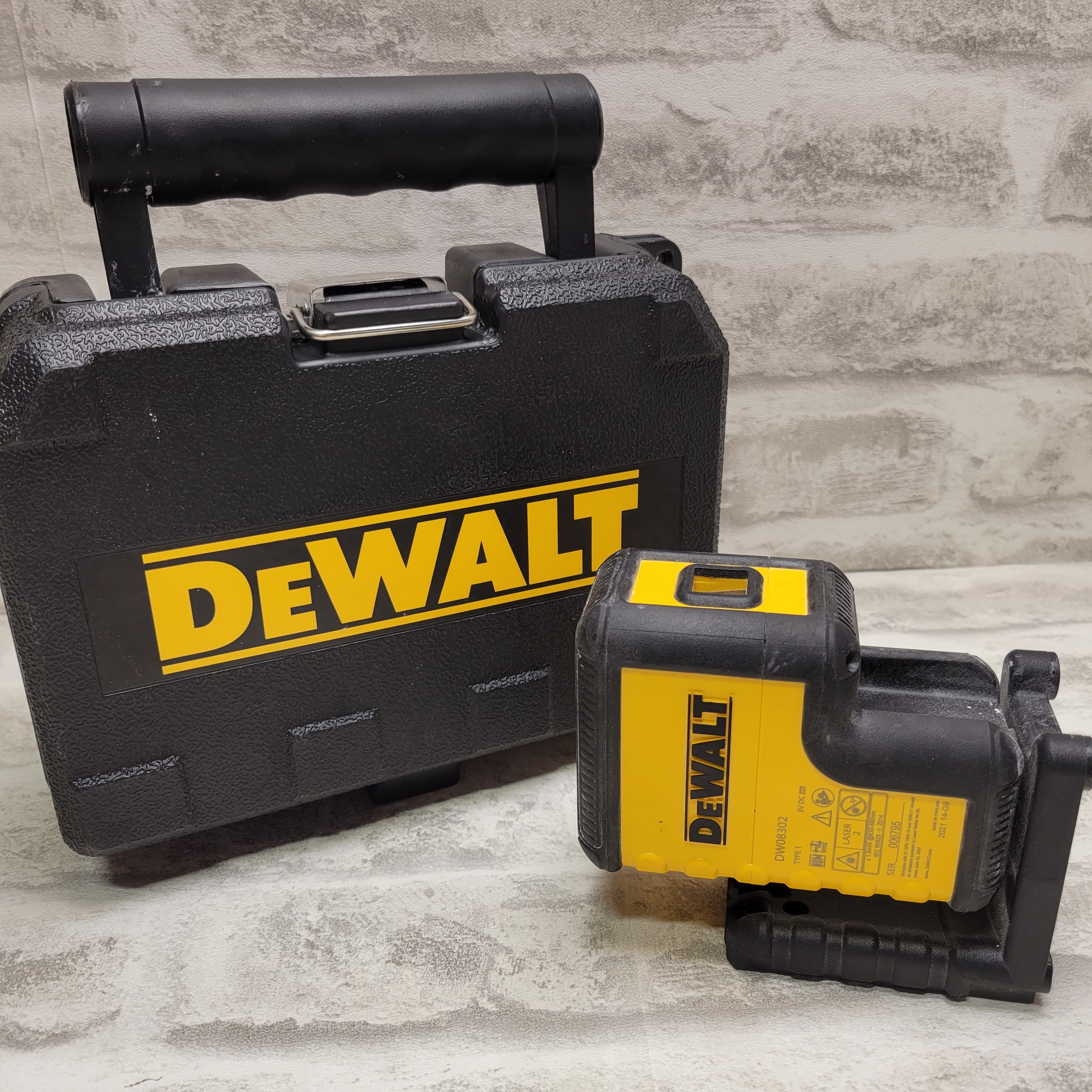 DEWALT 100 ft. Red Self-Leveling 3-Spot Laser Level (7594330489070)